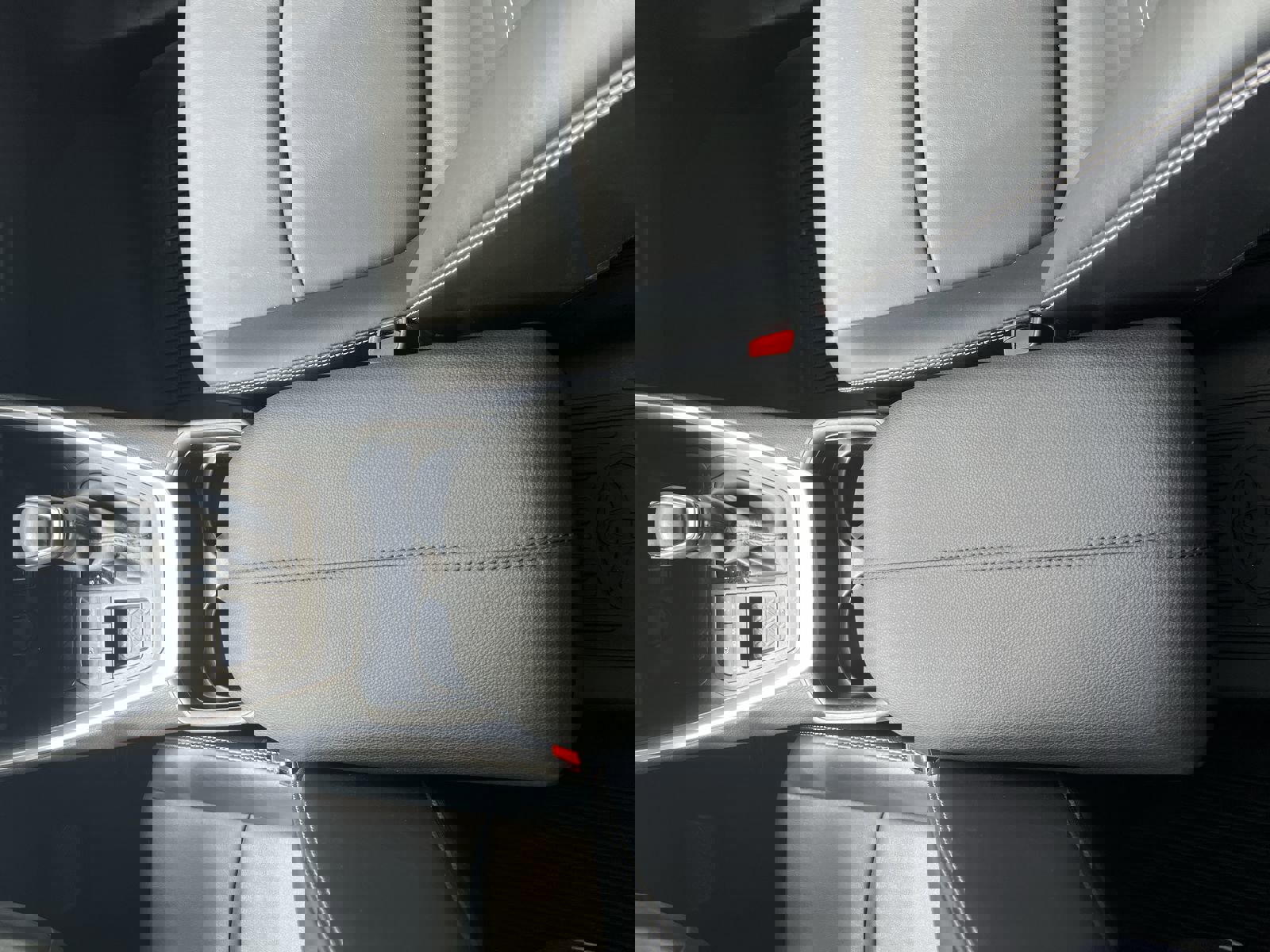 Used 2021 Toyota RAV4 XLE Premium image 24