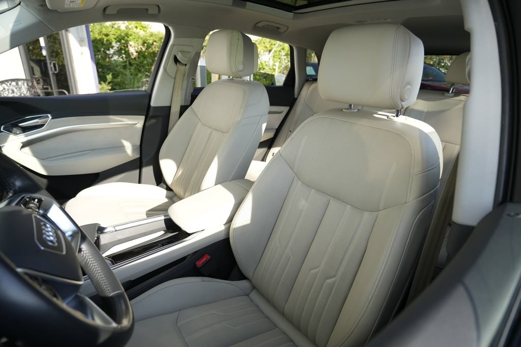 Used 2019 Audi e-tron Prestige AWD/4WD image 17