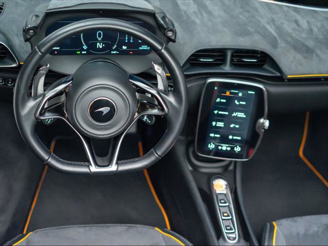 Used 2025 McLaren Artura image 14