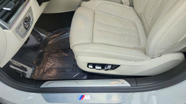 Used 2022 BMW 740i w/ M Sport Package image 33