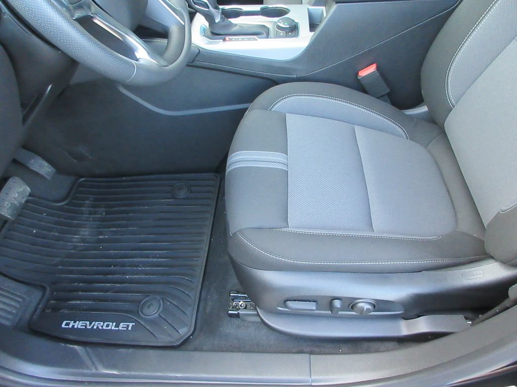 New 2026 Chevrolet Blazer LT w/ LPO, Black Grille Bar Package FWD image 19