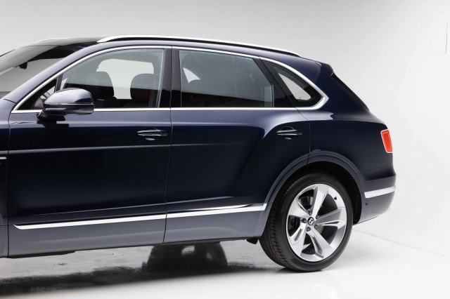 Used 2019 Bentley Bentayga image 29