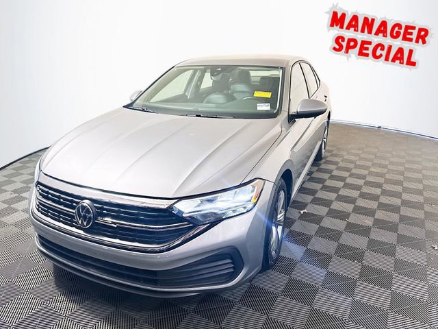 Used 2024 Volkswagen Jetta SE FWD image 4