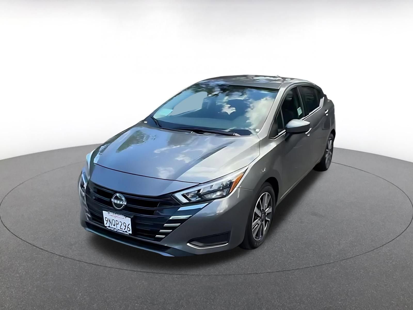 Used 2025 Nissan Versa SV image 7