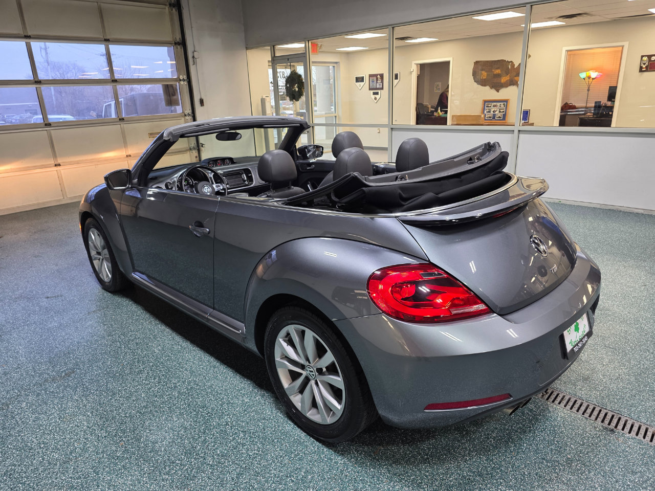 Used 2013 Volkswagen Beetle TDI image 17