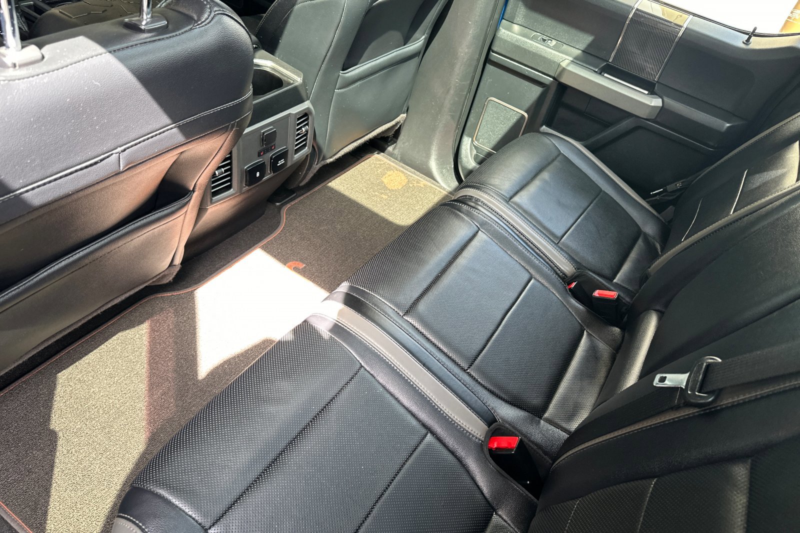 Used 2018 Ford F150 Raptor w/ Equipment Group 802A Luxury image 9