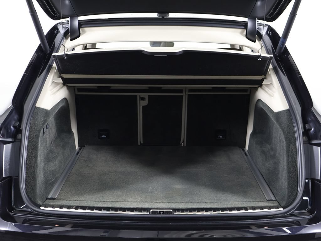 Used 2020 Bentley Bentayga Plug-In Hybrid AWD/4WD image 26