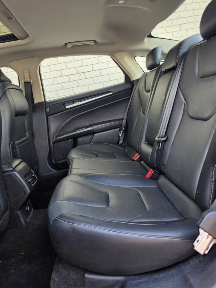 Used 2019 Ford Fusion Energi Titanium FWD image 12