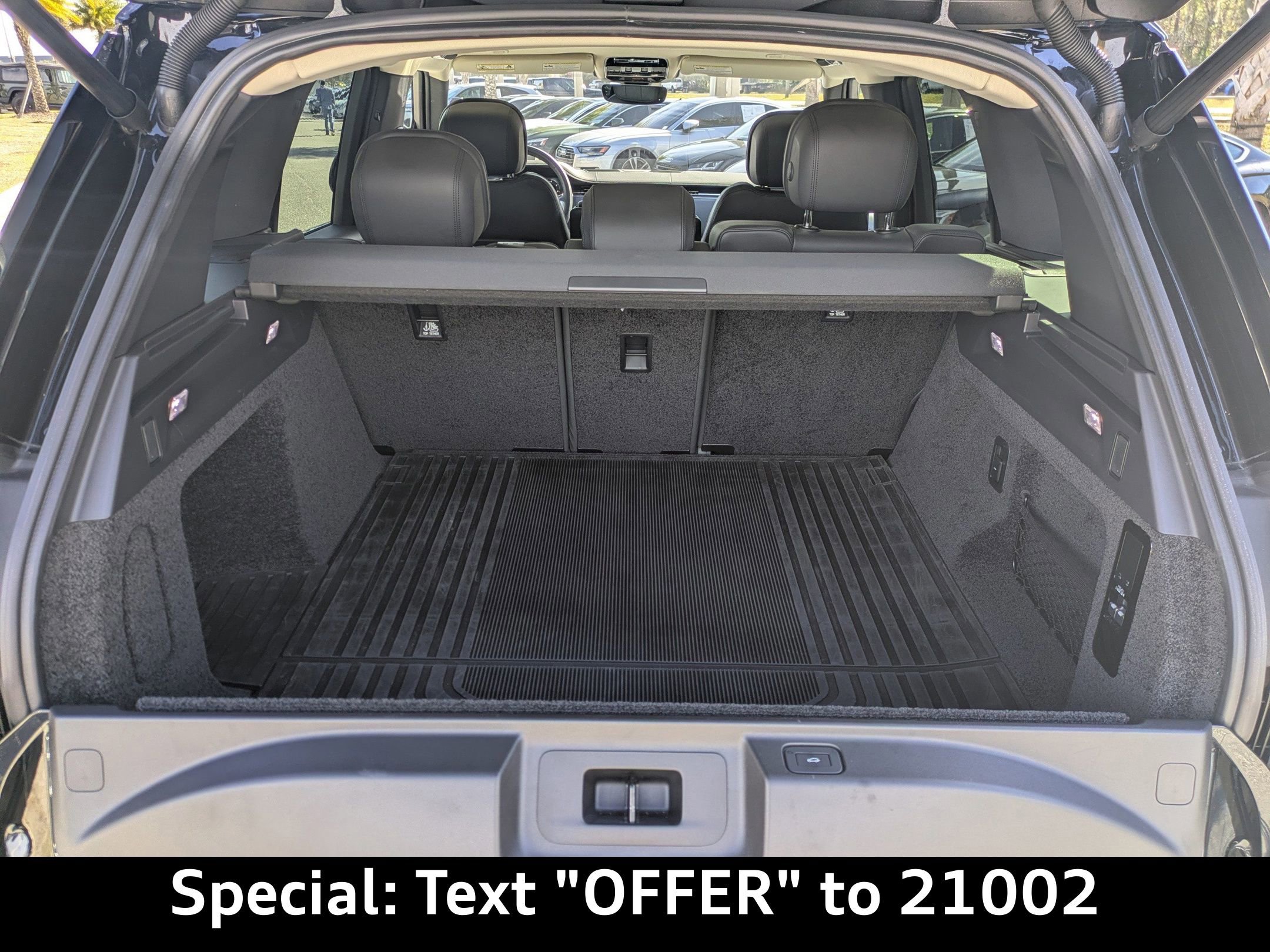 Used 2023 Land Rover Range Rover SE image 12