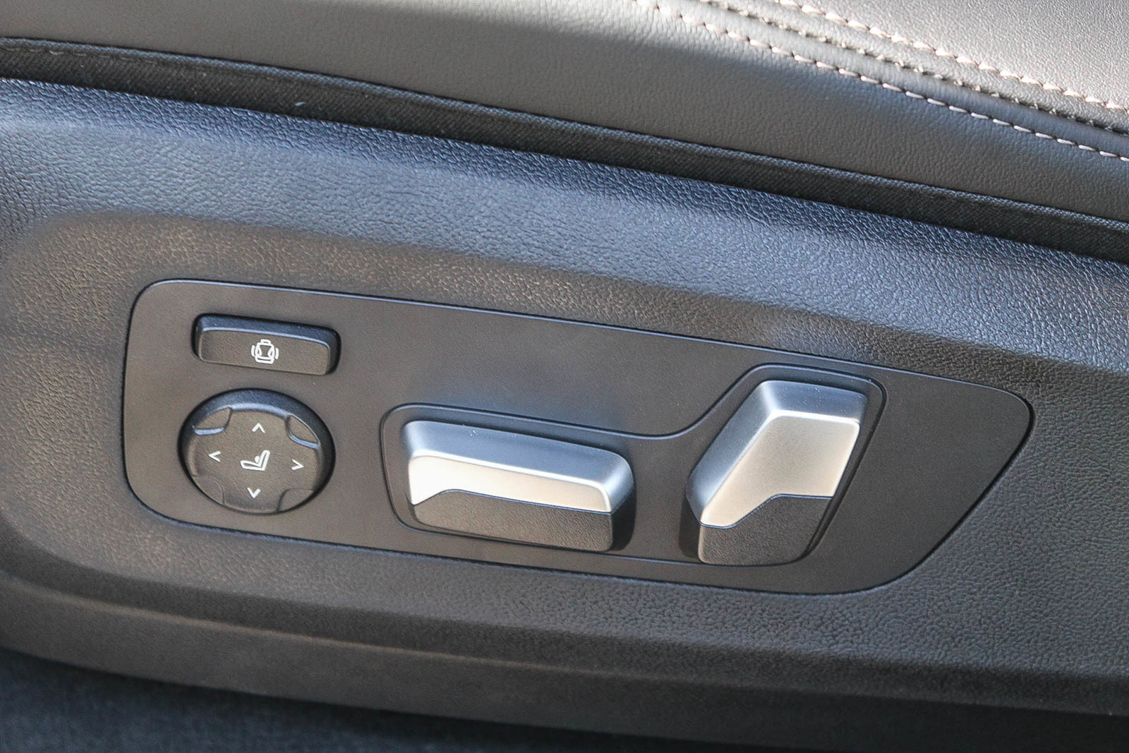 New 2026 BMW X5 sDrive40i w/ M Sport Package image 21