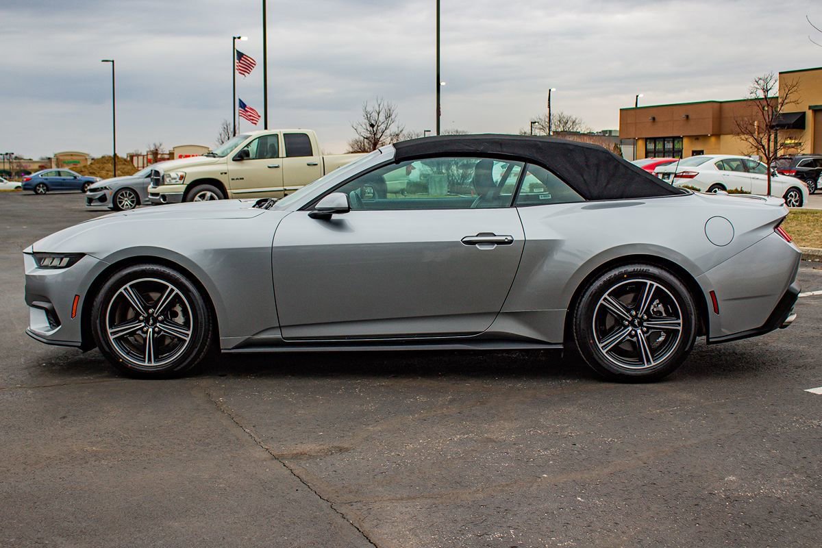 Used 2024 Ford Mustang Premium RWD image 5