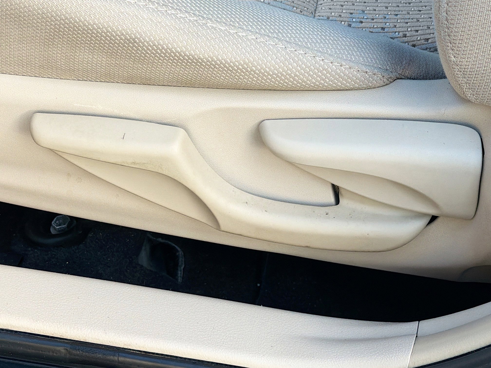 Used 2013 Toyota Camry L image 23