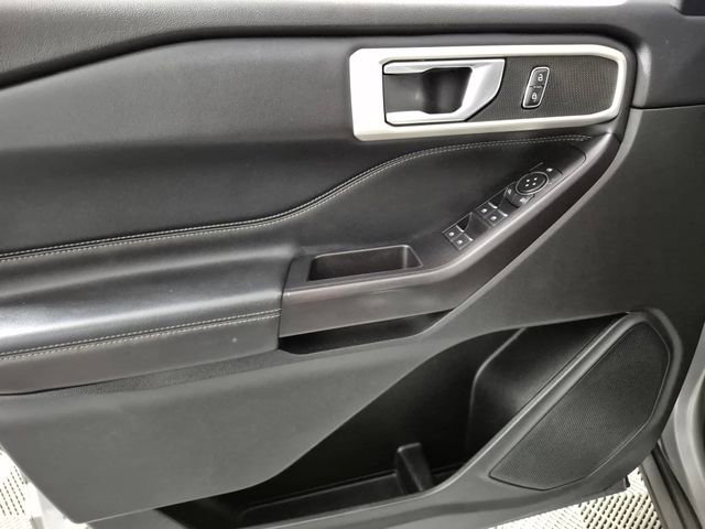 Used 2020 Ford Explorer XLT w/ Equipment Group 202A AWD/4WD image 13