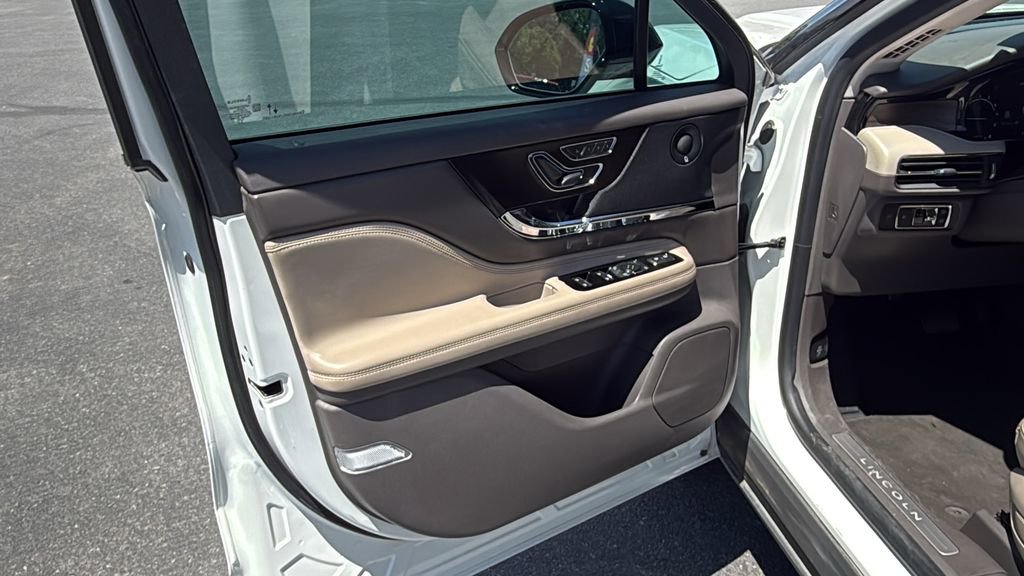 Used 2020 Lincoln Corsair Reserve FWD image 9