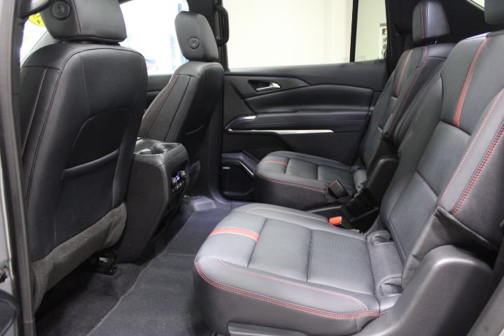 Used 2025 Chevrolet Traverse RS AWD/4WD image 23