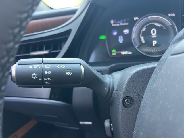 Used 2025 Lexus ES 300h w/ Premium Package image 16