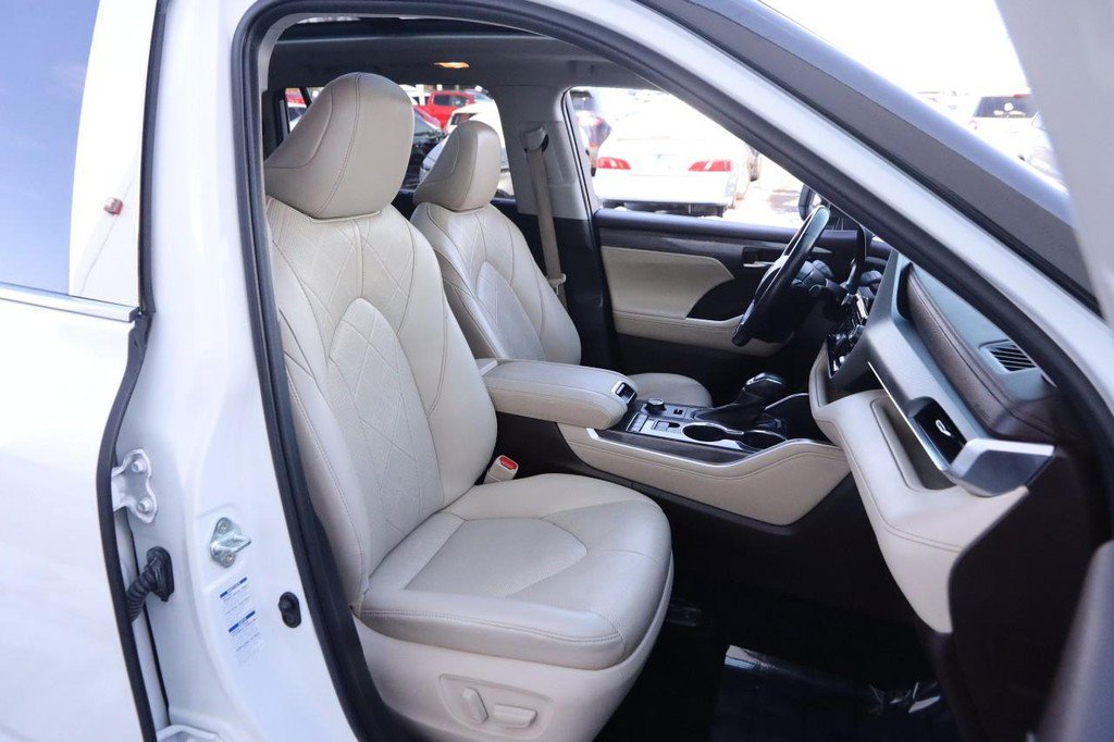 Used 2021 Toyota Highlander Platinum image 28