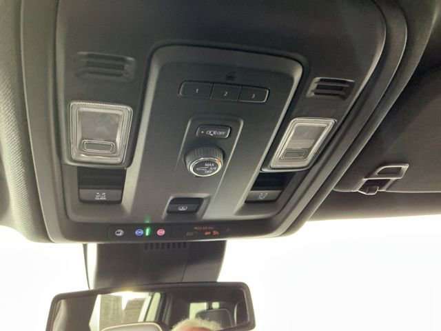 Used 2023 GMC Yukon XL SLT w/ Max Trailering Package AWD/4WD image 16