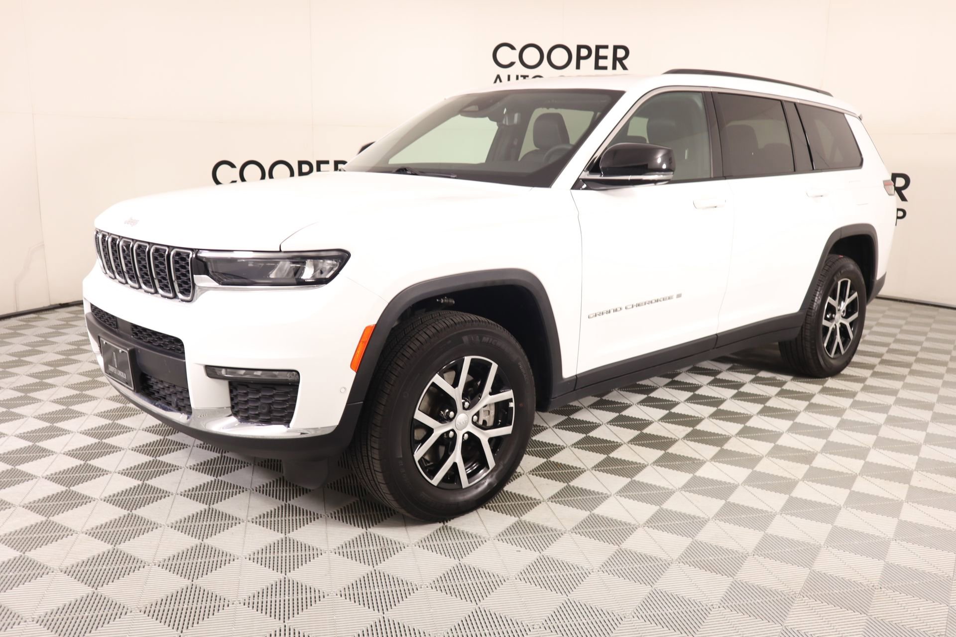 Used 2024 Jeep Grand Cherokee L Limited w/ Luxury Tech Group II image 11