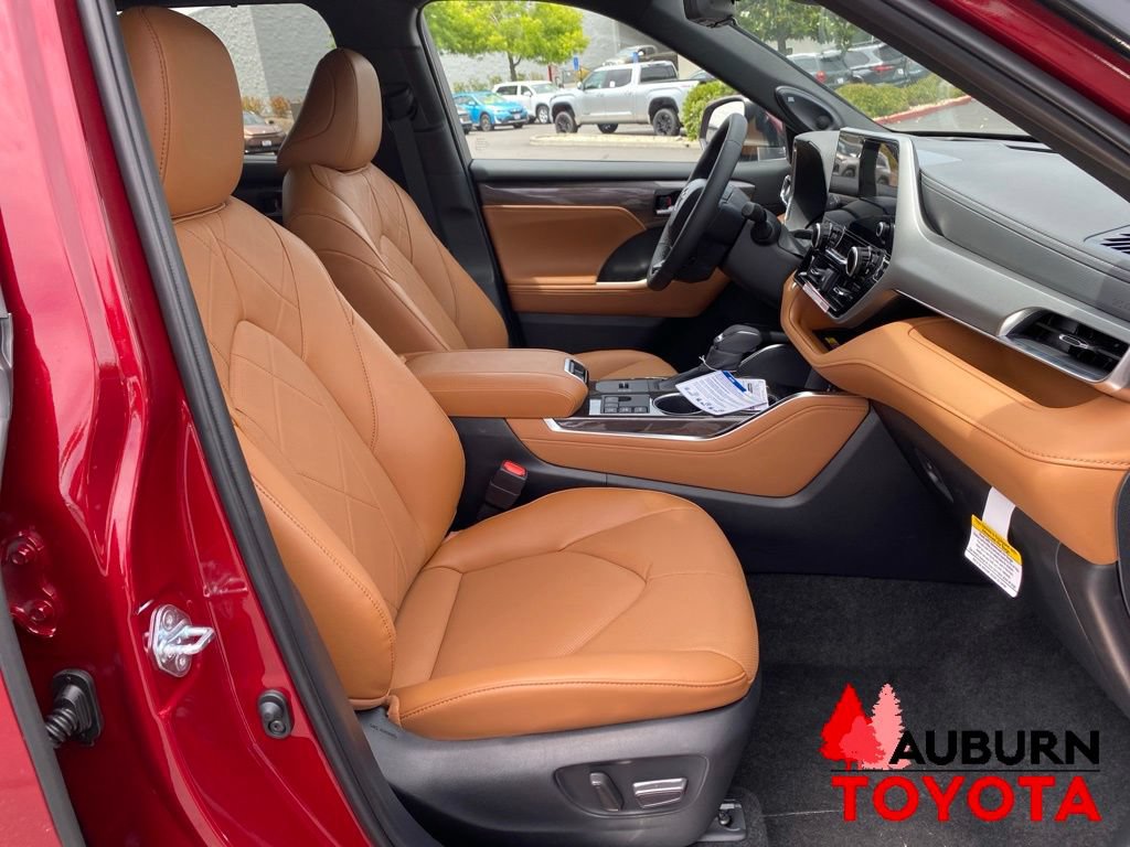 New 2026 Toyota Highlander Platinum AWD/4WD image 15