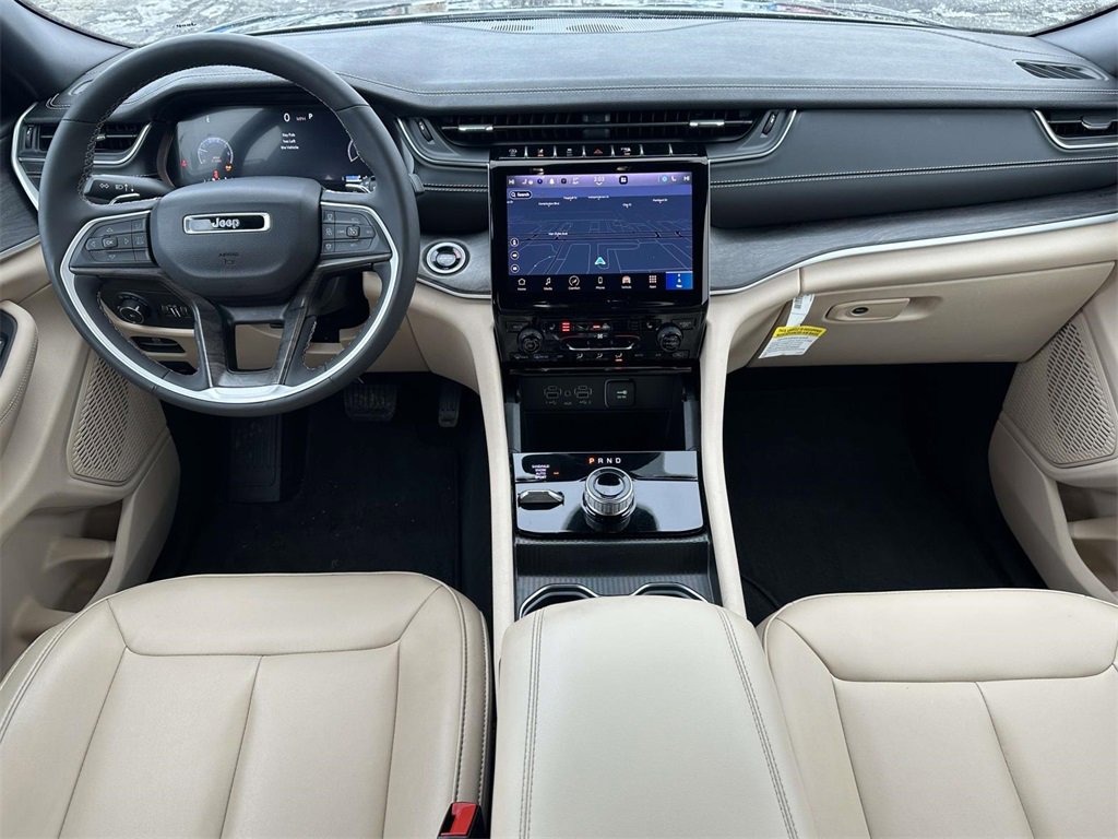Used 2024 Jeep Grand Cherokee Limited image 13