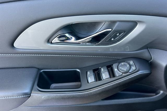 Used 2023 Chevrolet Traverse LT image 11