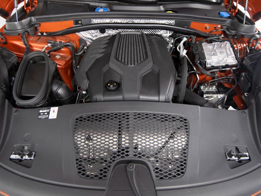 Certified 2025 Porsche Macan image 39