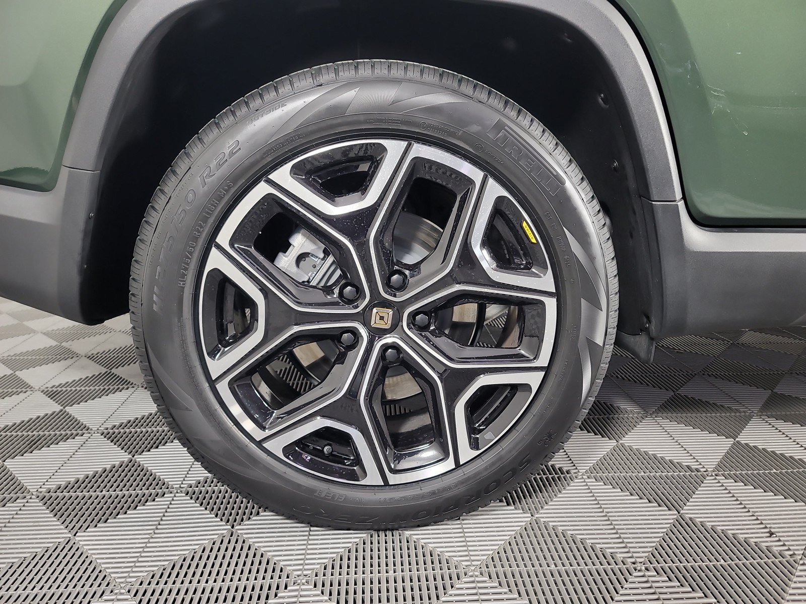 Used 2024 Rivian R1T Adventure AWD/4WD image 12
