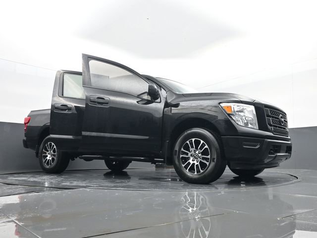Used 2024 Nissan Titan SV image 30