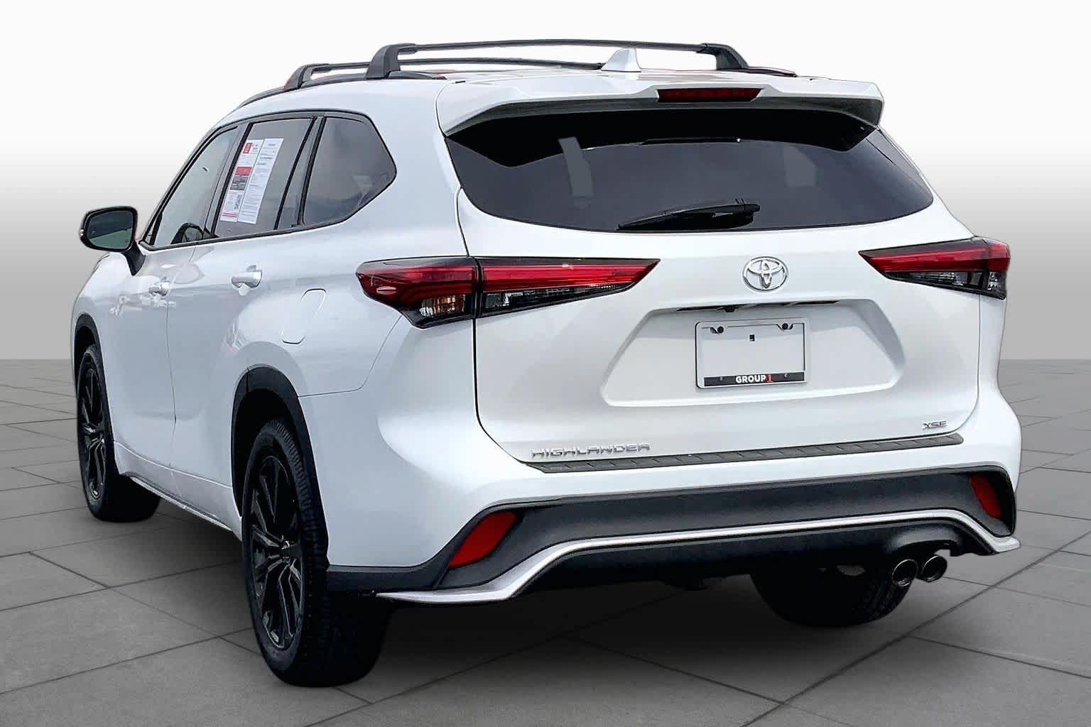 Used 2023 Toyota Highlander XSE FWD image 12