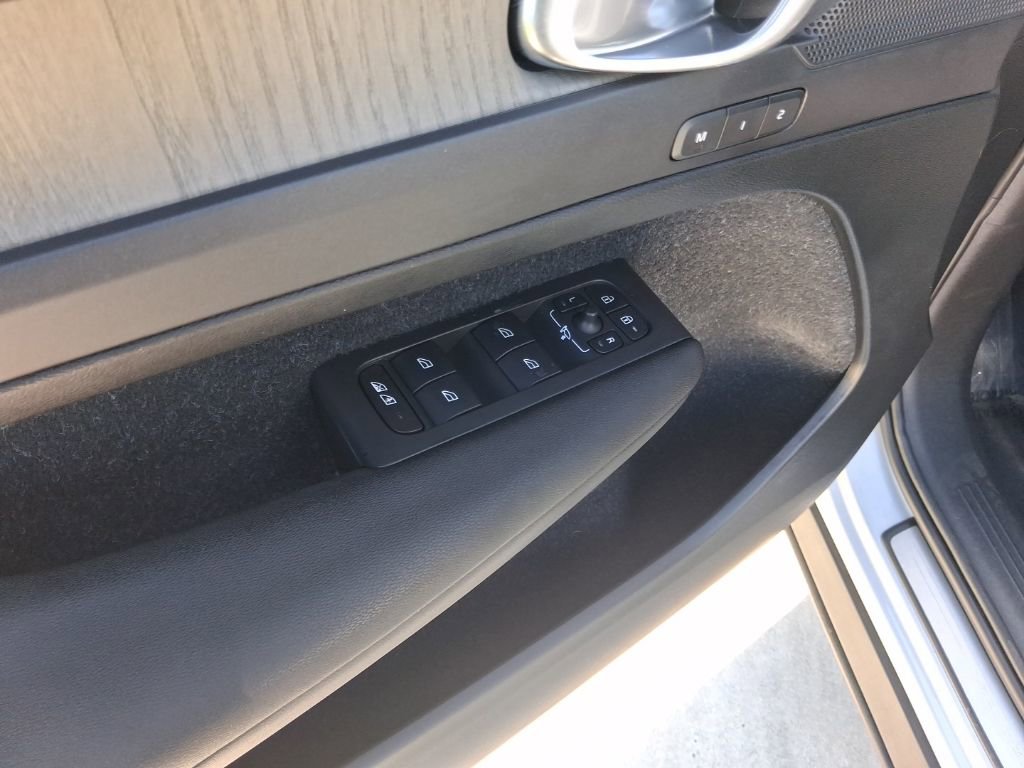 Used 2020 Volvo XC40 T5 Inscription image 15