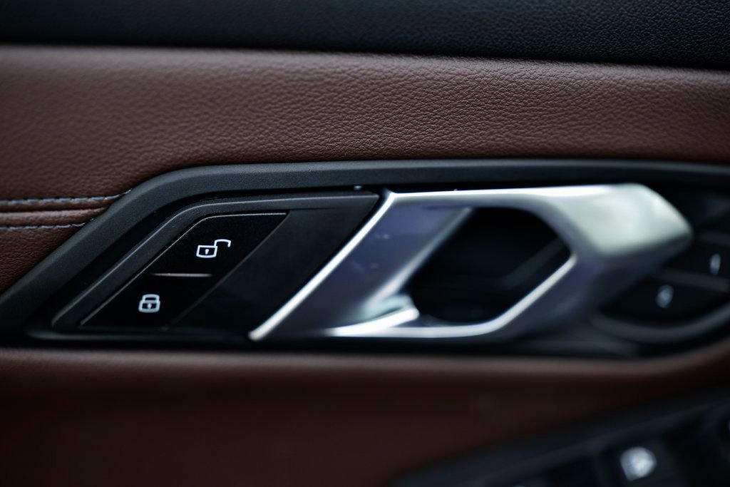 New 2026 BMW 330i Sedan w/ M Sport Package image 17