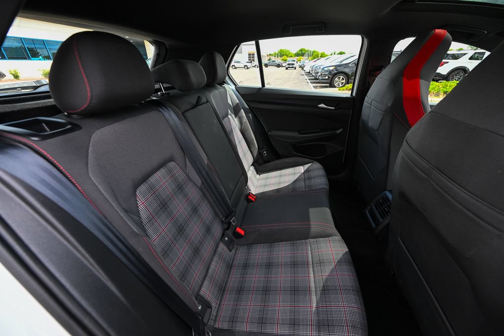 Used 2022 Volkswagen GTI SE FWD image 27