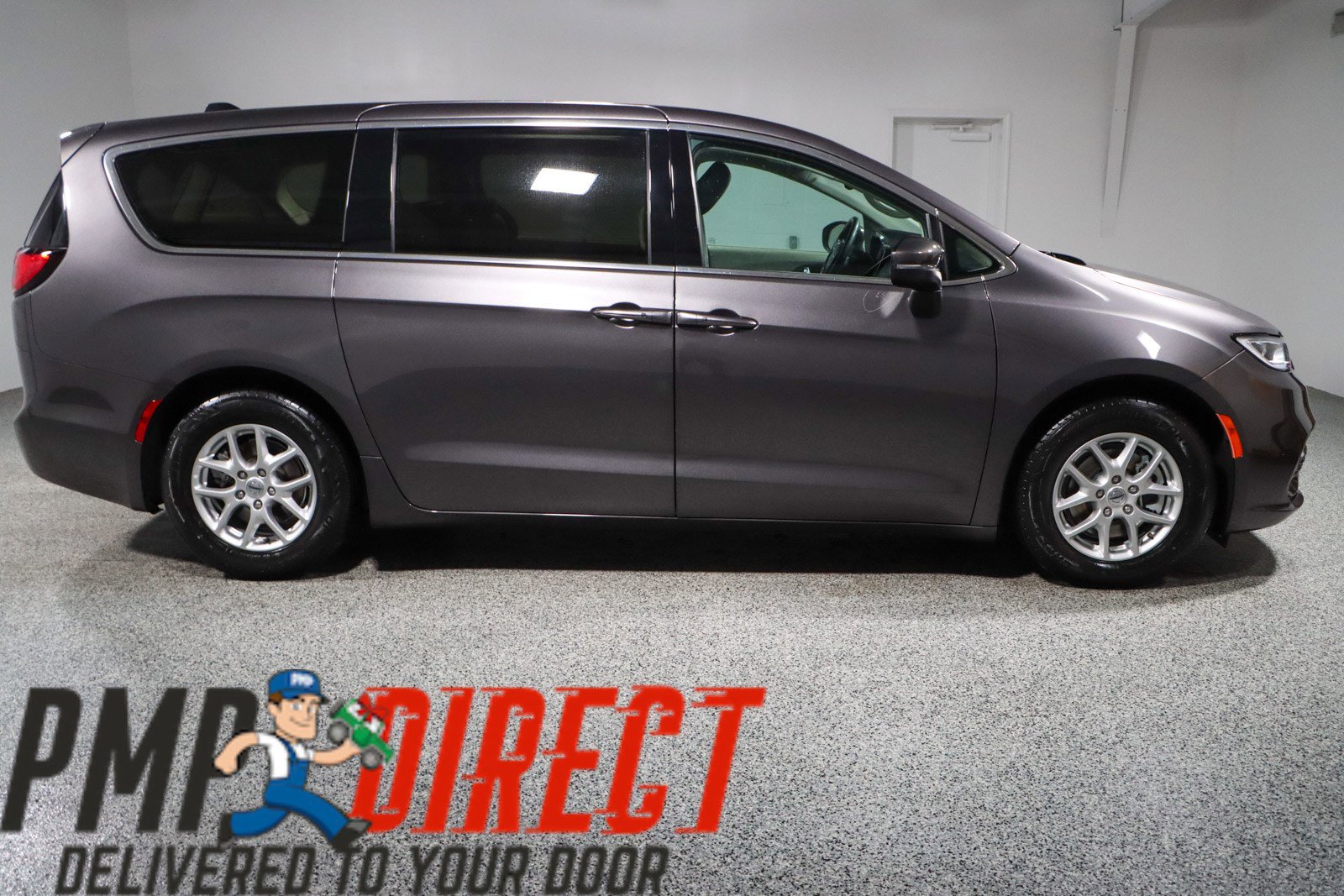 Used 2023 Chrysler Pacifica Touring-L image 6