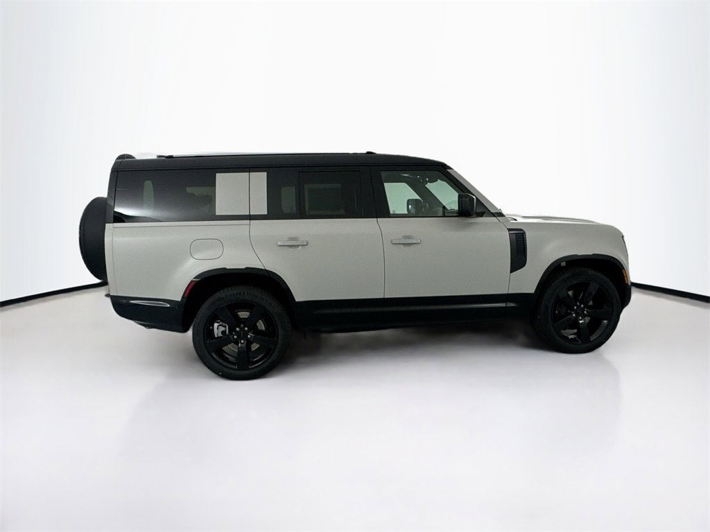 New 2026 Land Rover Defender 130 X-Dynamic SE image 4