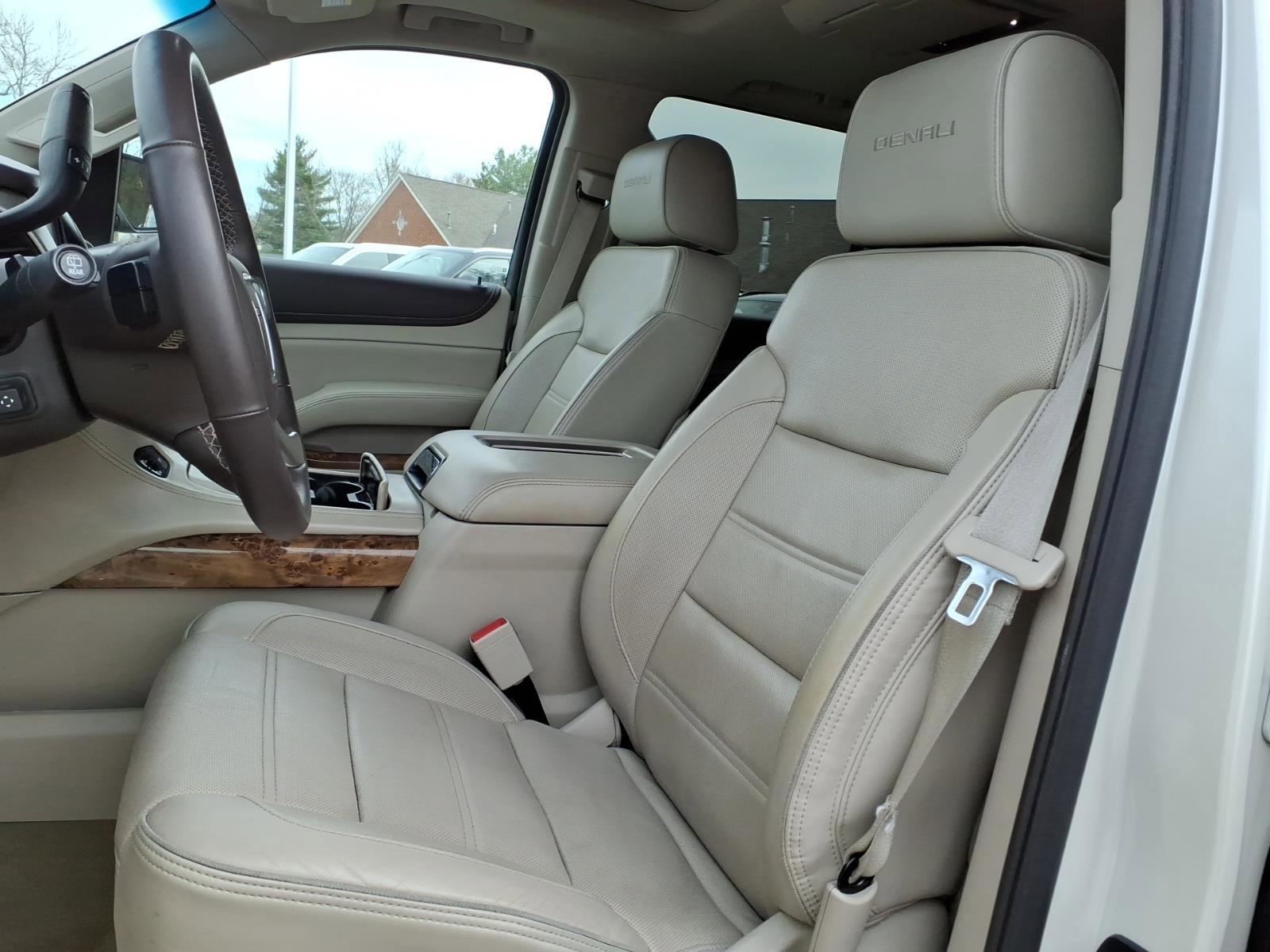 Used 2015 GMC Yukon Denali w/ Premium Package image 12