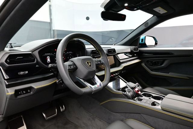Used 2025 Lamborghini Urus SE AWD/4WD image 4