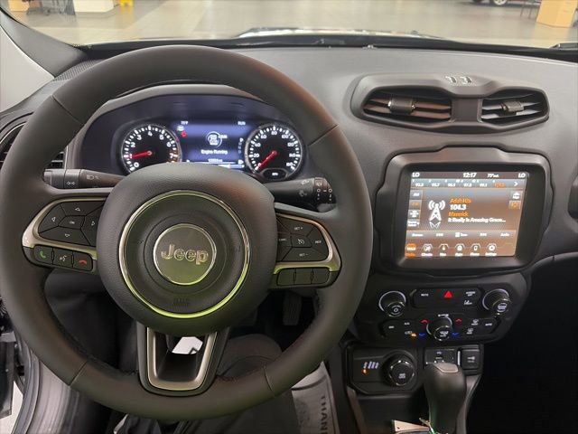 Used 2022 Jeep Renegade Latitude AWD/4WD image 16