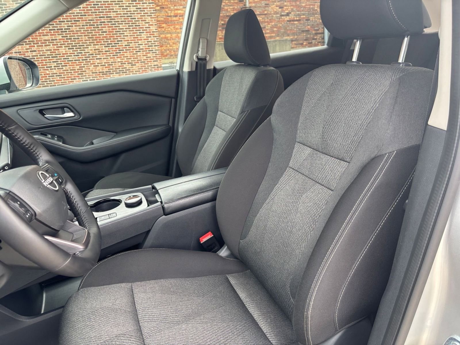 Used 2025 Nissan Rogue SV AWD/4WD image 36