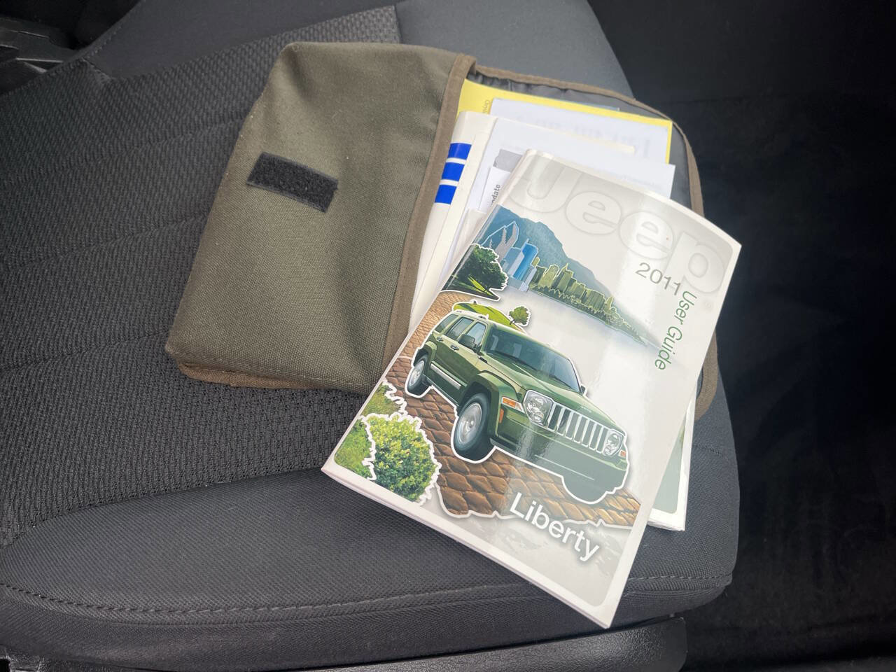 Used 2011 Jeep Liberty Sport image 27