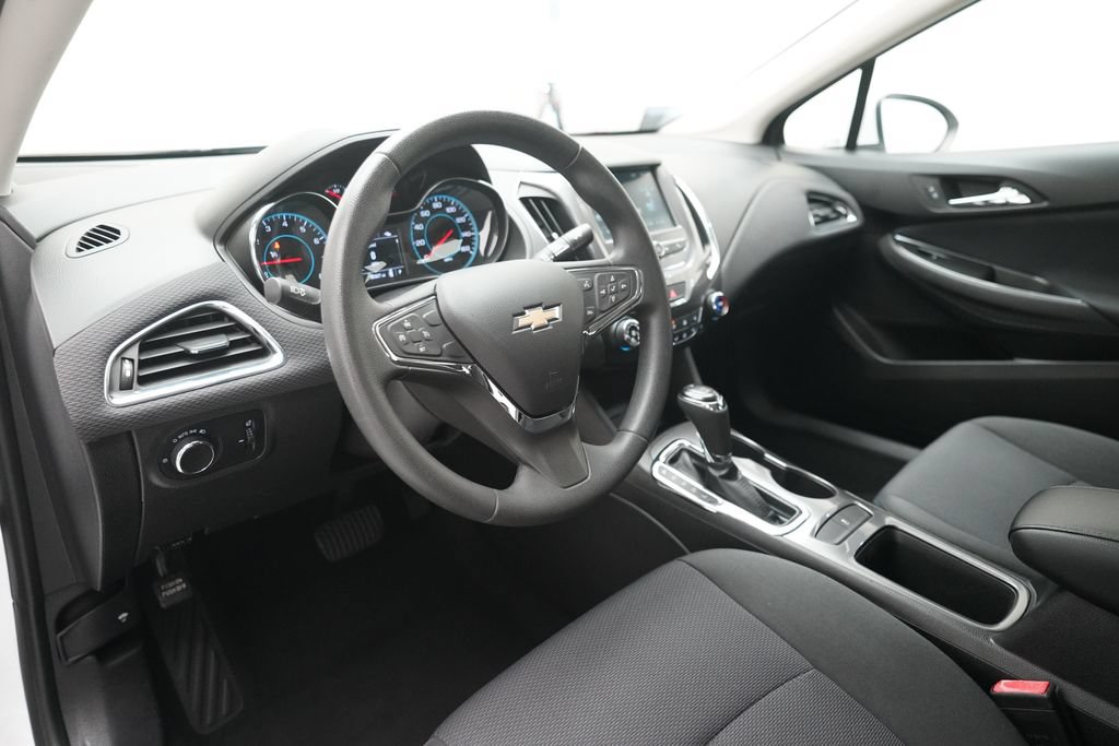 Used 2017 Chevrolet Cruze LT w/ Convenience Package FWD image 8