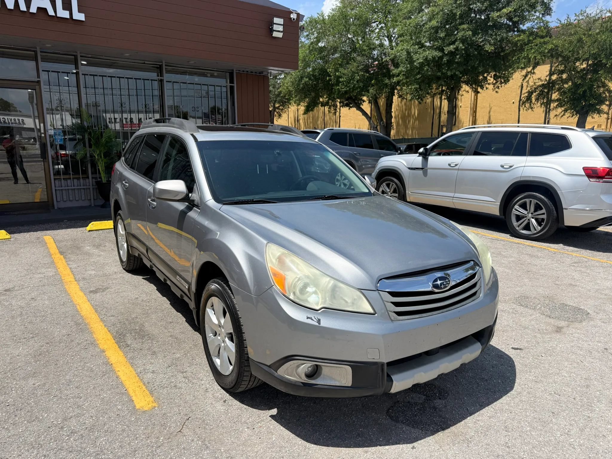 Used 2011 Subaru Outback 2.5i Limited AWD/4WD image 3