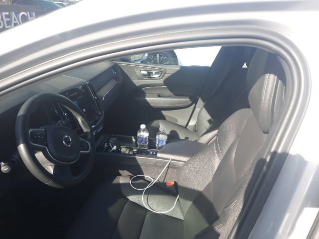 Used 2022 Volvo XC60 B5 Momentum w/ Climate Package AWD/4WD image 10