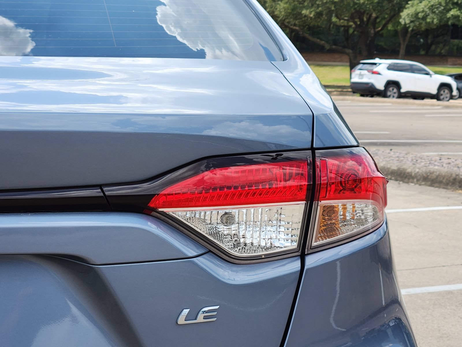 Used 2022 Toyota Corolla LE FWD image 16