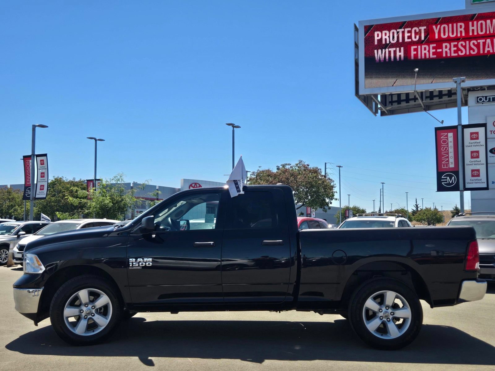 Used 2024 RAM 1500 Classic SLT AWD/4WD image 4