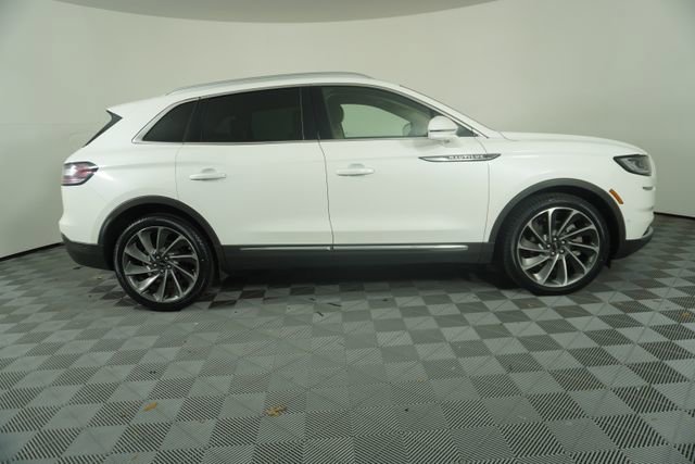 Used 2022 Lincoln Nautilus Reserve w/ Equipment Group 201A image 8