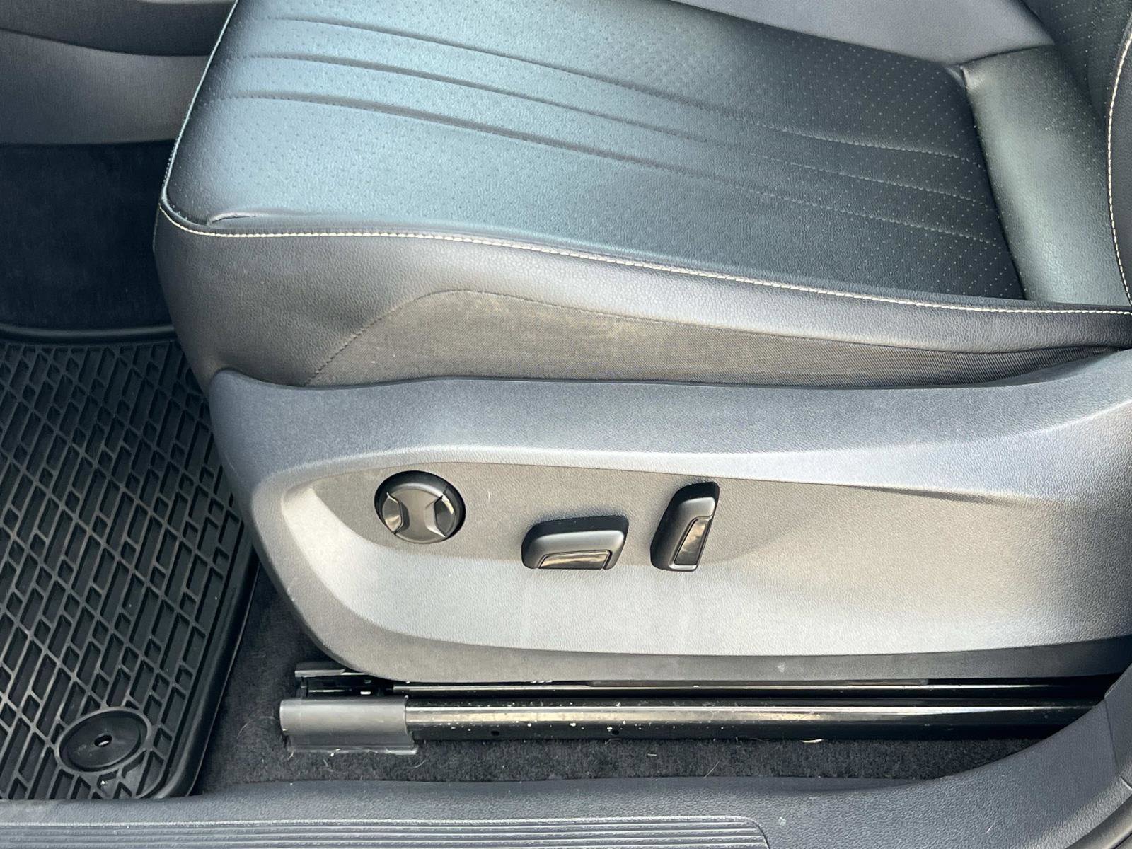 Certified 2023 Volkswagen Tiguan SE image 17