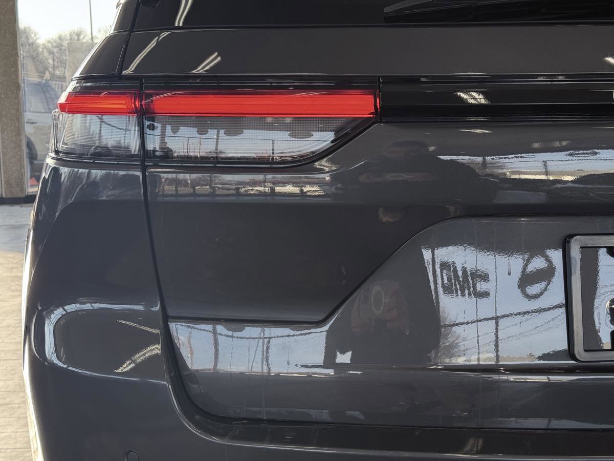 Used 2023 Jeep Grand Cherokee Laredo w/ Luxury Tech Group I image 17