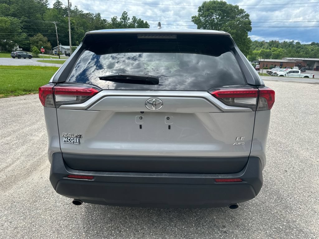 Used 2024 Toyota RAV4 LE AWD/4WD image 4