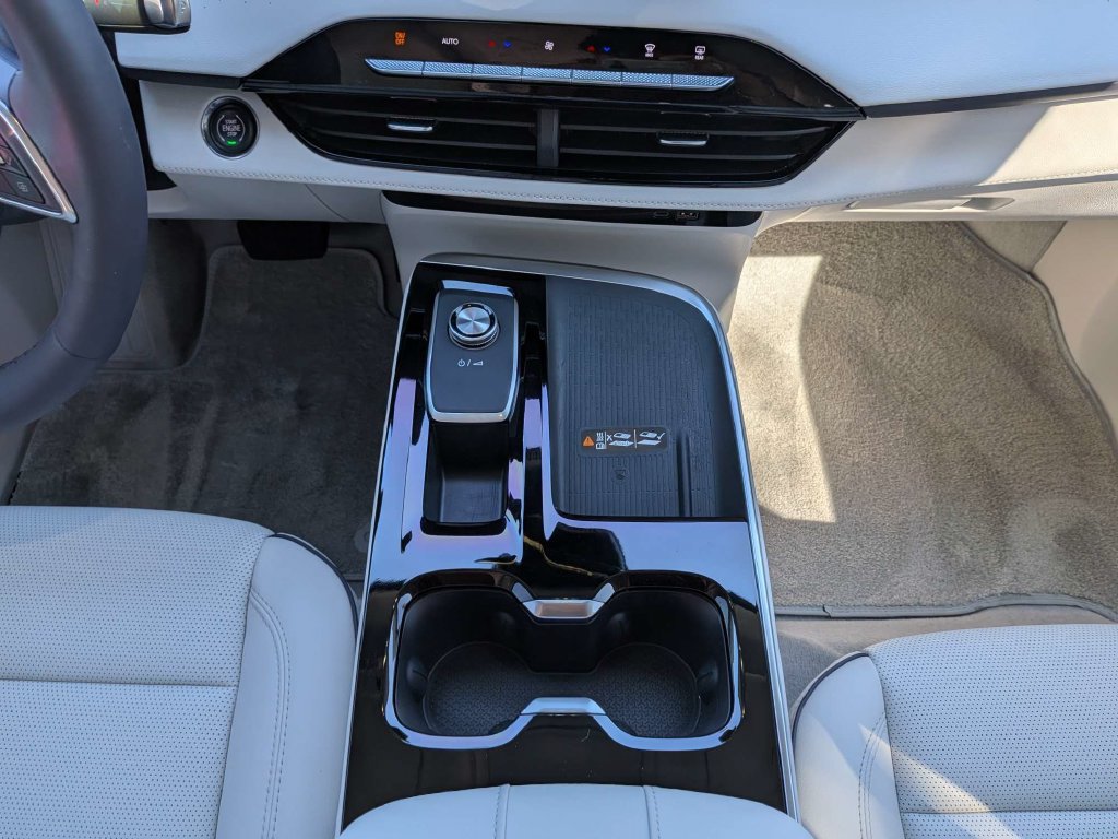 Used 2027 Buick Enclave Avenir w/ LPO, Illumination Package FWD image 19